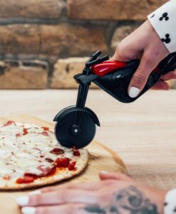 Motoros pizzaszeletelő