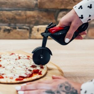 Motoros pizzaszeletelő