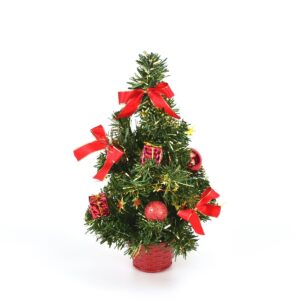Lisa díszített karácsonyfa piros